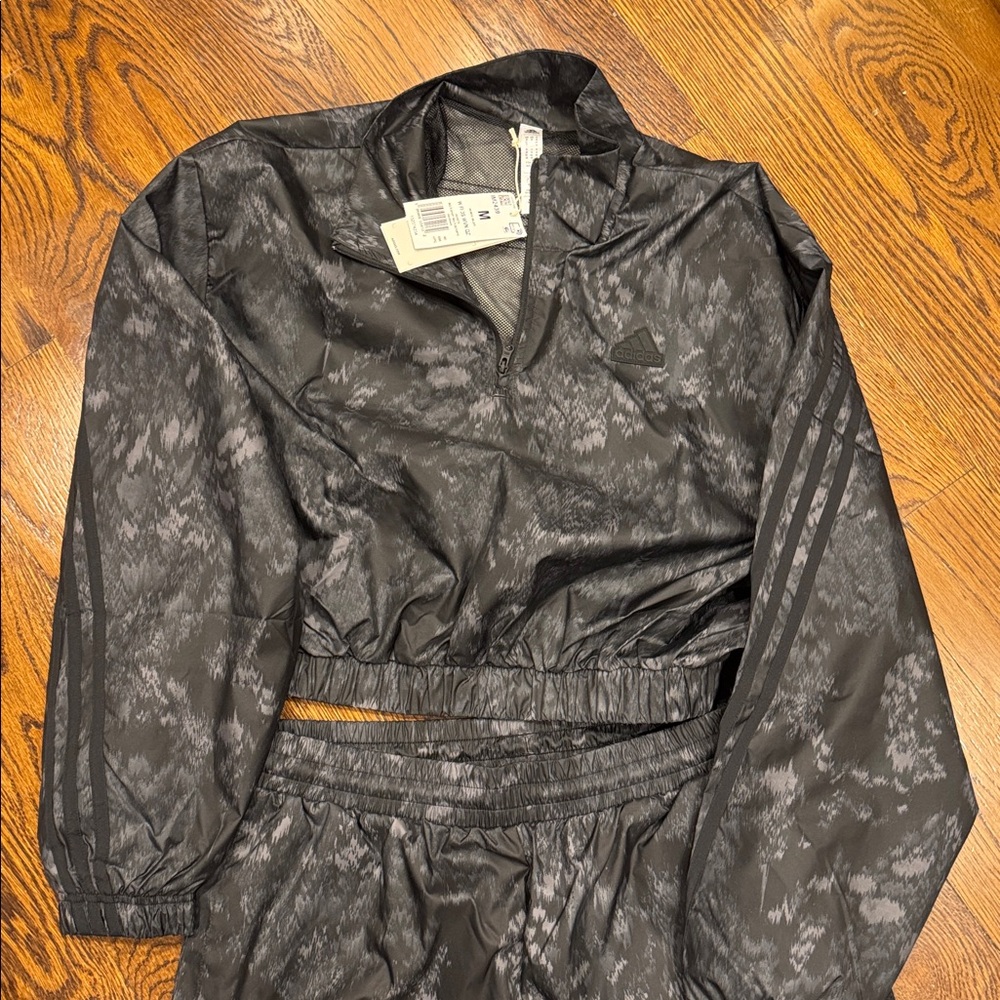 SPECIAL EDITION ADDIDAS chic nylon track suit 
Never worn !